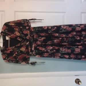 EUC! Gal Meets Glam Ashlynn Maxi Dress